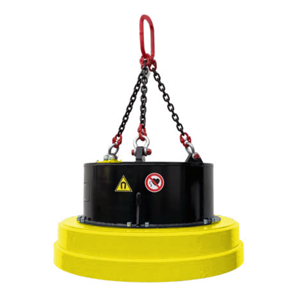 Ein gelb-schwarzer Hydraulikmagnet mit roten Ketten und Warnsymbolen hängt vor schwarzem Hintergrund und zeigt eine robuste Stahlkonstruktion.
