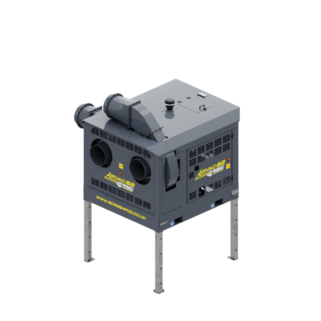 Dunkelgraue AirVAC82-Maschine mit zwei großen Rundöffnungen, Lüftungsgittern und vier Metallbeinen vor schwarzem Hintergrund, mit gelbem Screenpod-Logo.