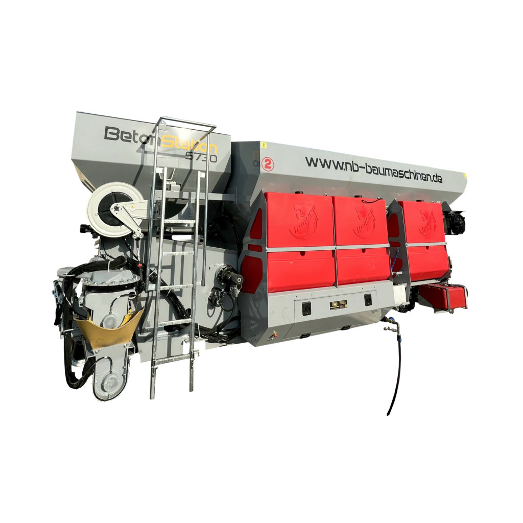 Die graue Betonstation Kimera S730 zeigt rote Abdeckungen, einen seitlichen Aufstieg und technische Anschlüsse vor schwarzem Freistellhintergrund.