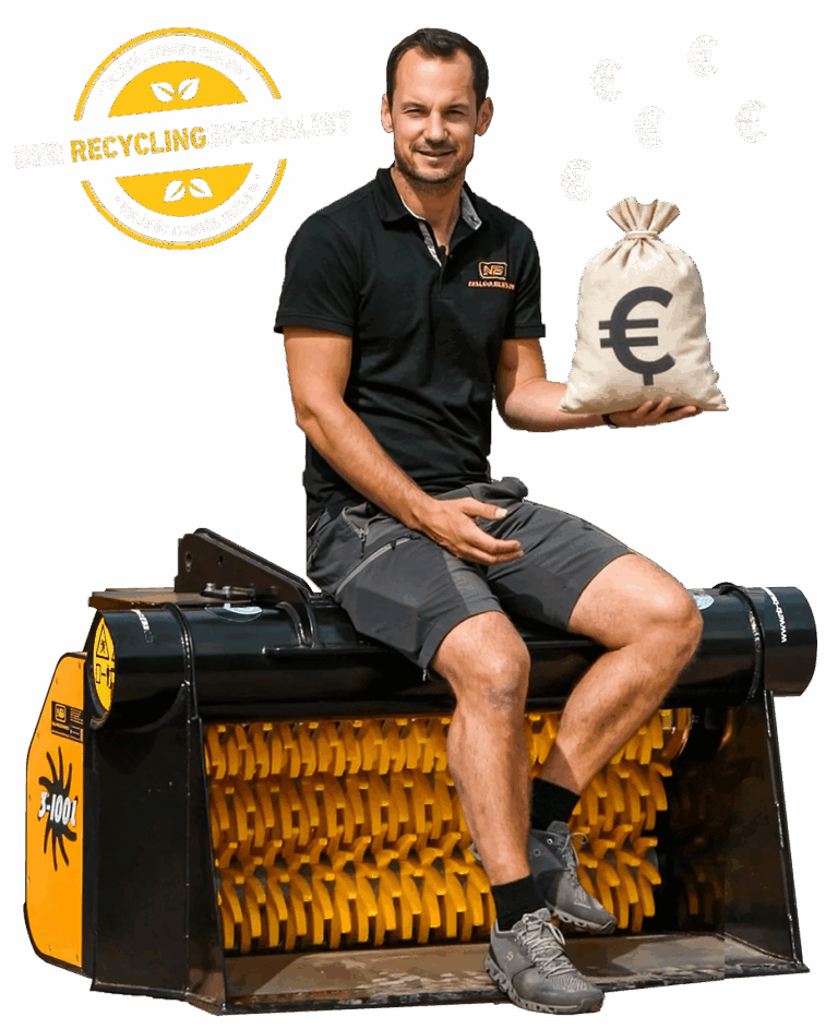 Ein Mann im schwarzen Poloshirt sitzt auf einer gelb-schwarzen Recyclingmaschine und hält einen Geldsack mit Euro-Zeichen, daneben schwebt das NB-Logo.