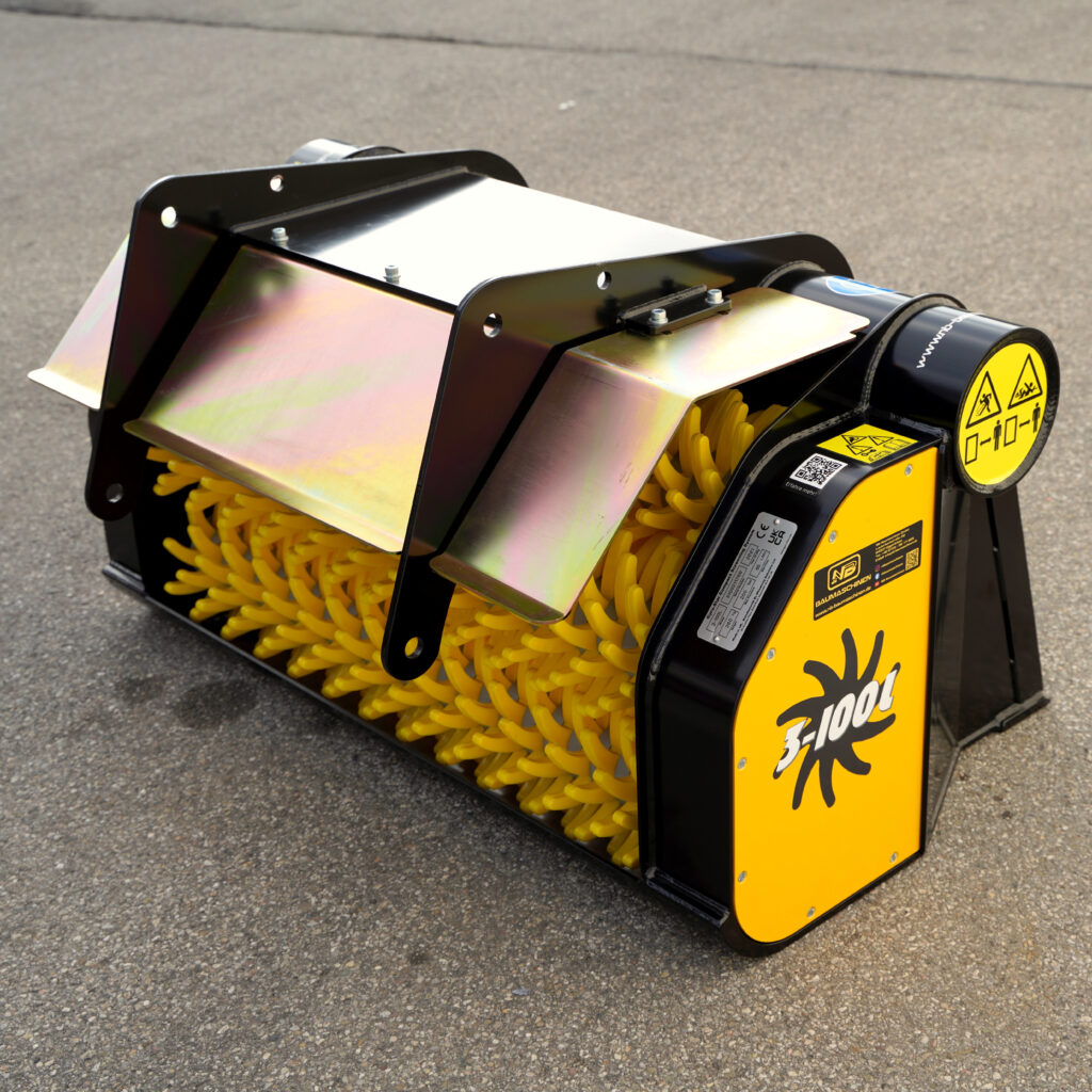 Ein kompakter GYRUstar 3-100L-2 mit gelb-schwarzem Gehäuse und irisierten Metallklappen steht auf Asphalt, innen liegen dichte gelbe Elemente.