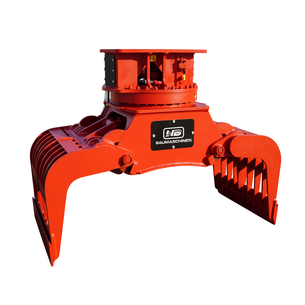 Leuchtend roter Sortiergreifer SM-120 von NB Baumaschinen mit breiten Greifarmen und Drehkranz, freigestellt vor dunklem Hintergrund.