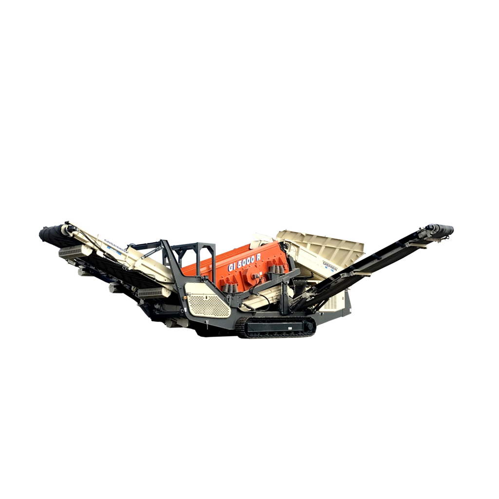 Freigestellte Gasparin GI5000R Siebanlage mit orangefarbenem Mittelteil, beige-schwarzen Förderbändern und Raupenfahrwerk vor schwarzem Hintergrund.