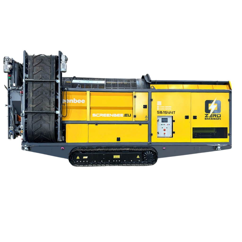 In Gelb und Schwarz steht die mobile Trommelsiebanlage ScreenBee SB 15.44T auf Raupenfahrwerk mit großer Siebtrommel und seitlichem Bedienfeld.